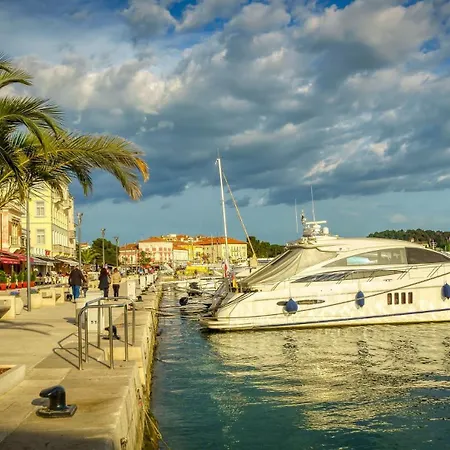 Rozi, A Charming Renovated Istrian House With Pool