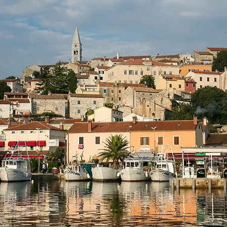 Rozi, A Charming Renovated Istrian House With Pool 別荘 *