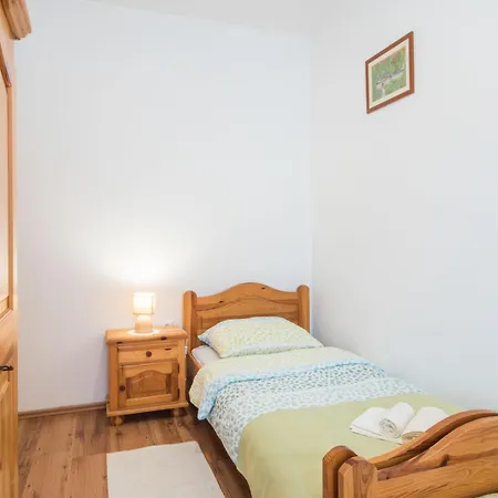 Rozi, A Charming Renovated Istrian House With Pool 別荘