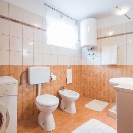 Rozi, A Charming Renovated Istrian House With Pool Pifari