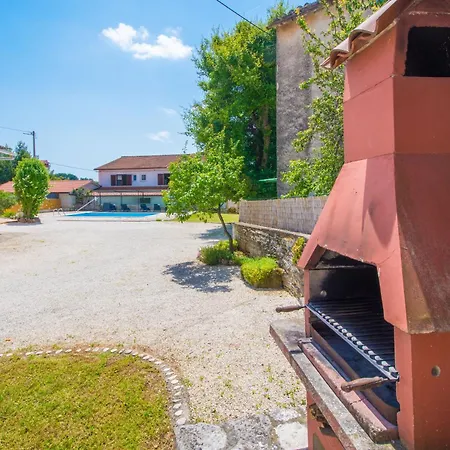 Rozi, A Charming Renovated Istrian House With Pool Pifari